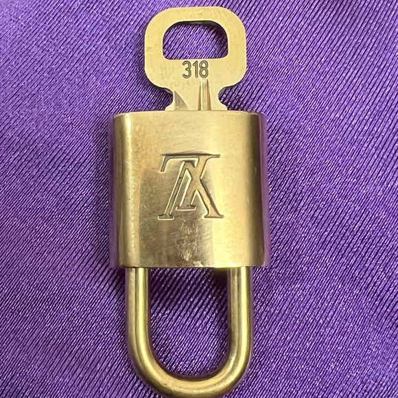 318 LOCK 🔐 KEY - Picture 1 of 2